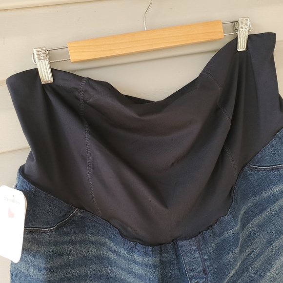 Isabel Maternity denim shorts - Picture 4 of 10